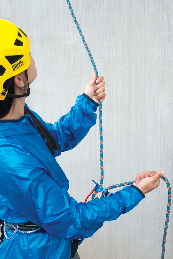 <strong>DANGER!</strong> The old “slip and slide” method of belaying holds the belay device open. If the climber falls, the rope could slip through.